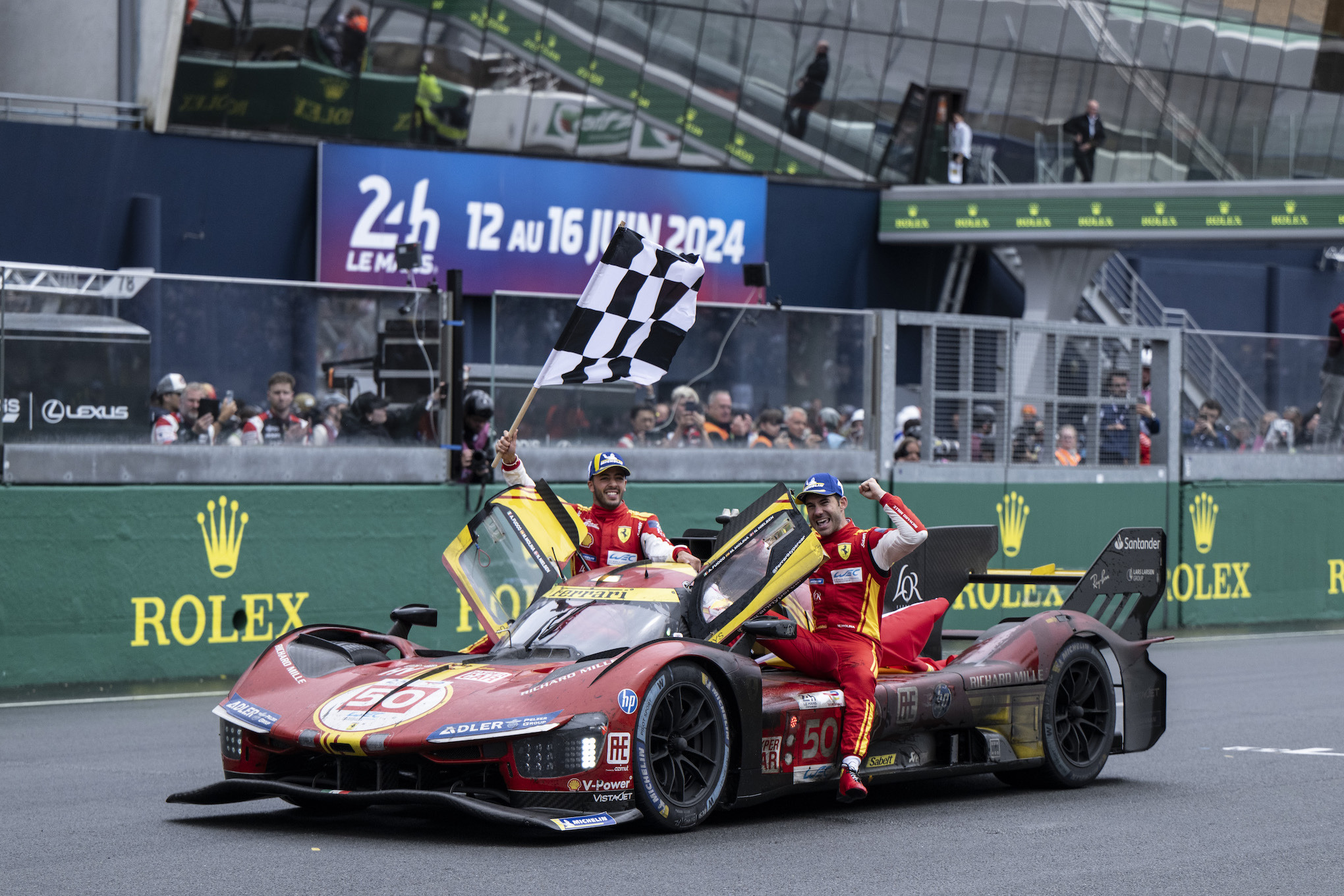 ルマン24時間】フェラーリが接戦を制し2連覇…トヨタ14秒差惜敗