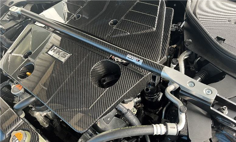 HKS、RZ34『フェアレディZ』用カーボンブレース発売、大径