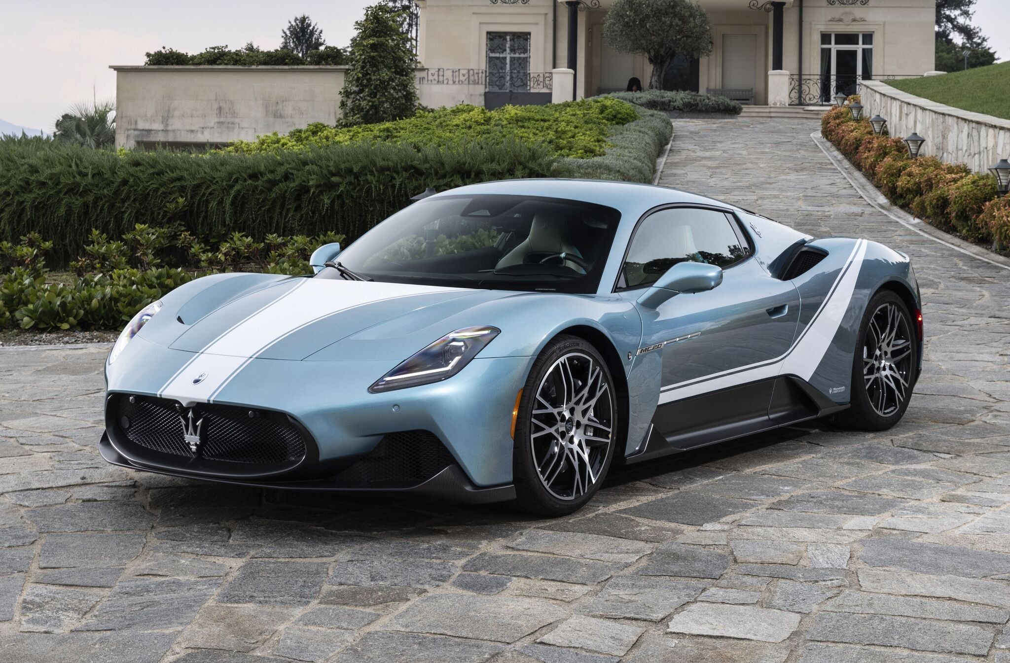 テーマは「虹」、マセラティのカスタマイズプログラムが実現した唯一無