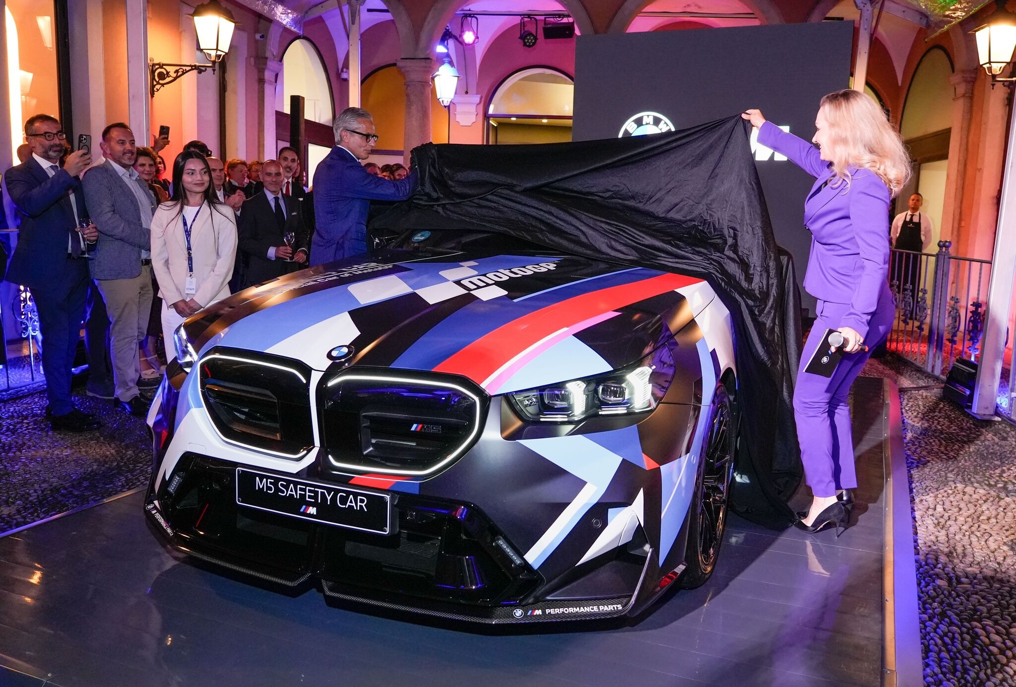 MotoGP」最新セーフティーカーに新型BMW『M5』を起用、727馬力