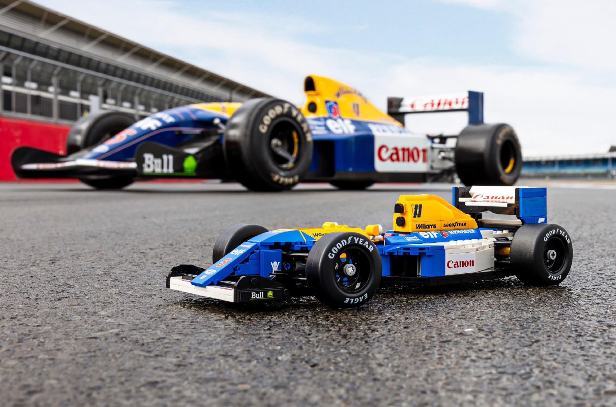 大人レゴ」にマンセルのウィリアムズF1マシン登場、価格は1万 大人レゴ」にマンセルのウィリアムズF1マシン登場、価格は1万