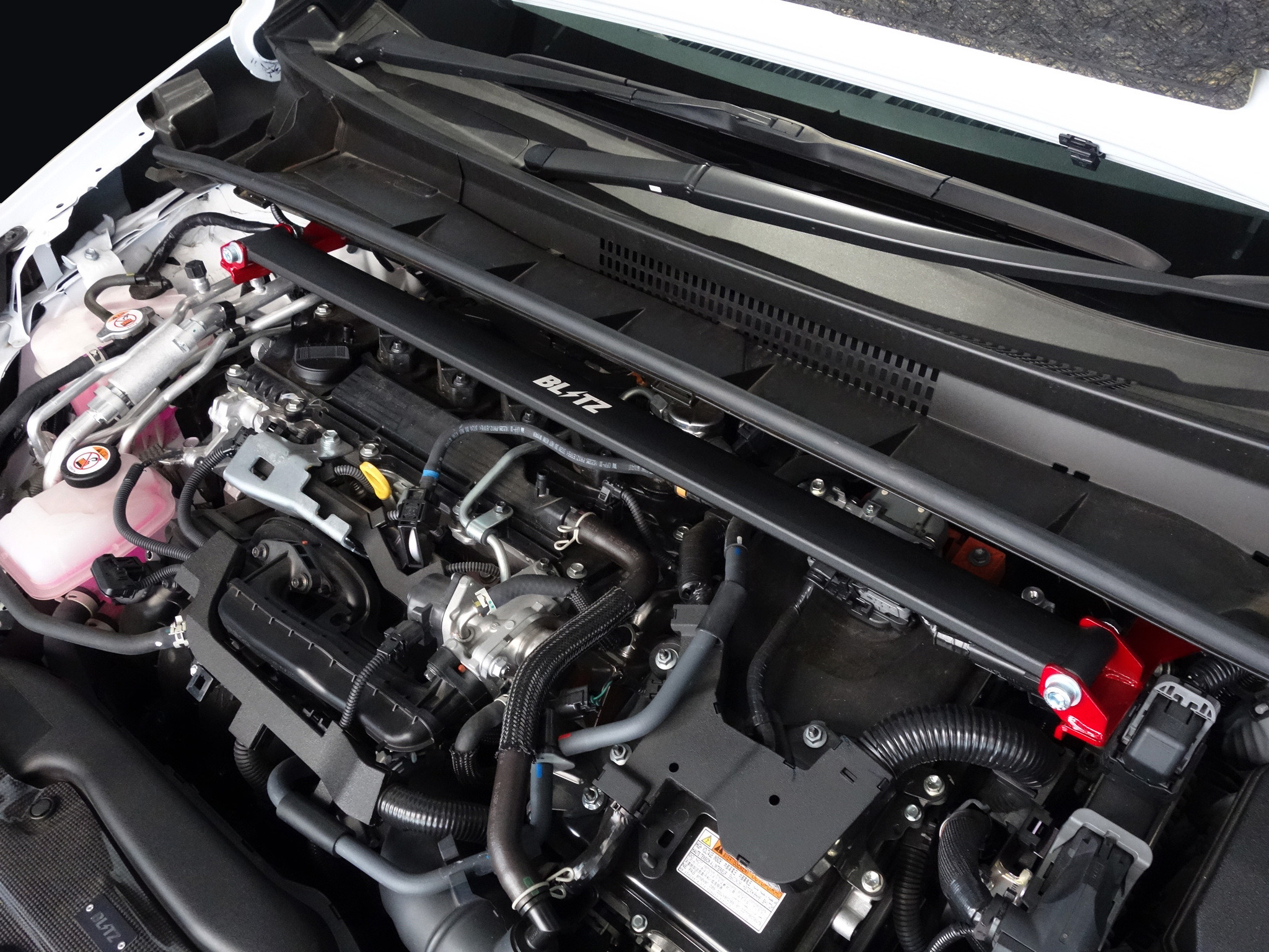 いちさん専用 ブリッツのストラットタワーバーに60系『プリウス』と40系『アル