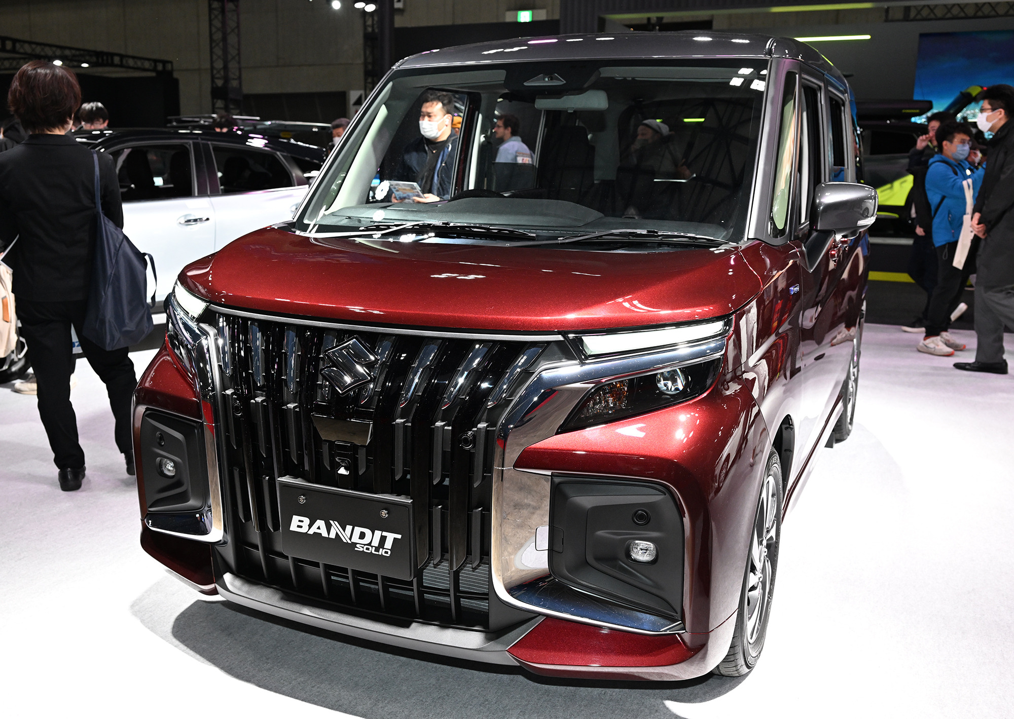 いかつすぎて笑う」先行公開されたスズキ『ソリオバンディット』、衝撃