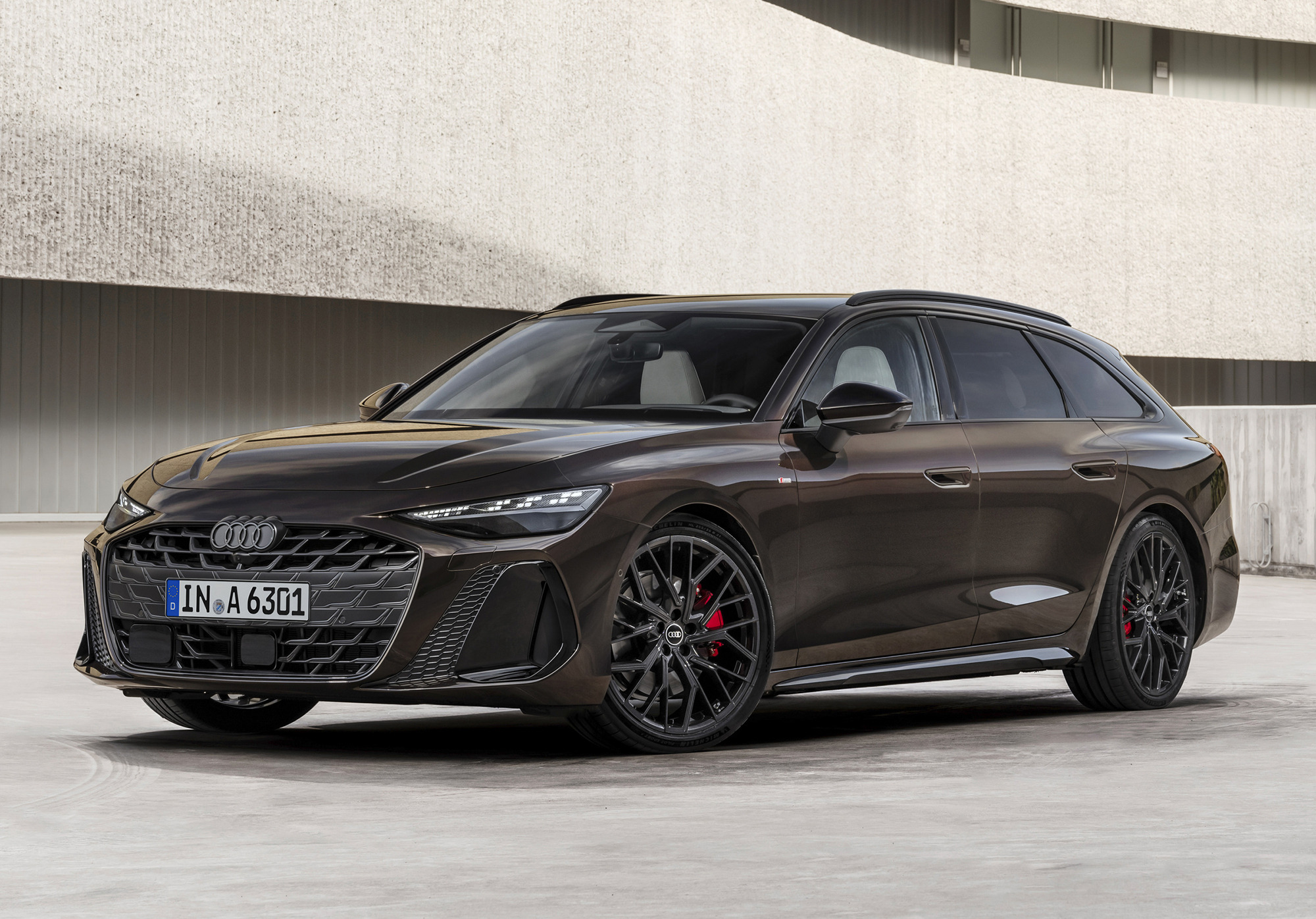 アウディ『A6アバント』新型が正式発表、最新MHEVでエンジン車も