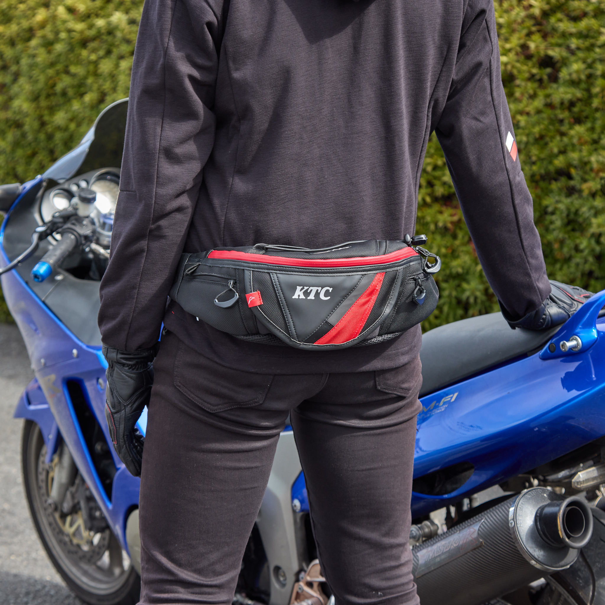 KTCがクシタニとコラボ、ライダー向け「ウエストバッグ」と KTCがクシタニとコラボ、ライダー向け「ウエストバッグ」と