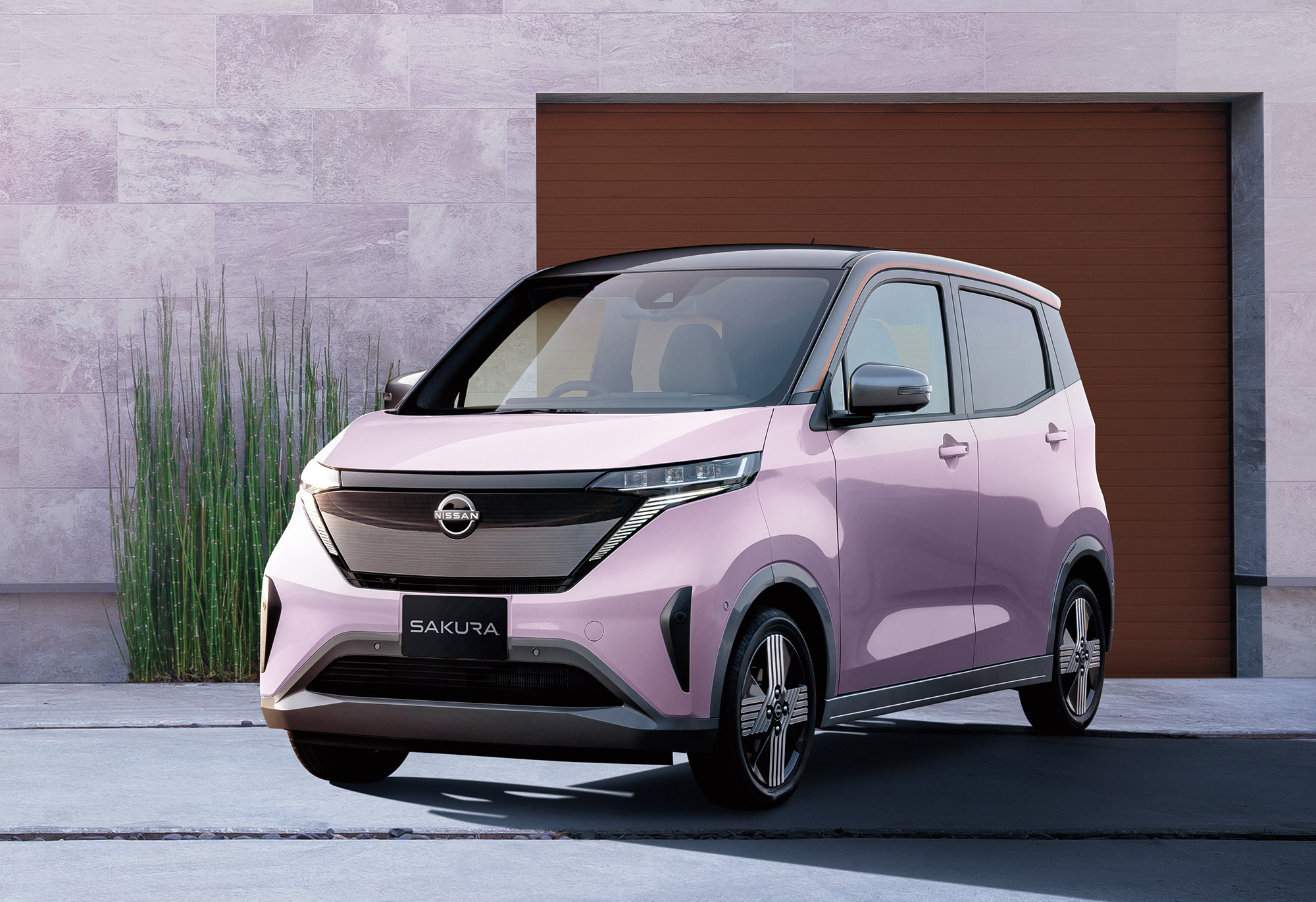 日本製EVスクーター　サクラはピンクサドル付き　新品　展示車一台特売最大5年保証 日産：日産サクラ [ NISSAN SAKURA ] スペシャル 取扱説明書