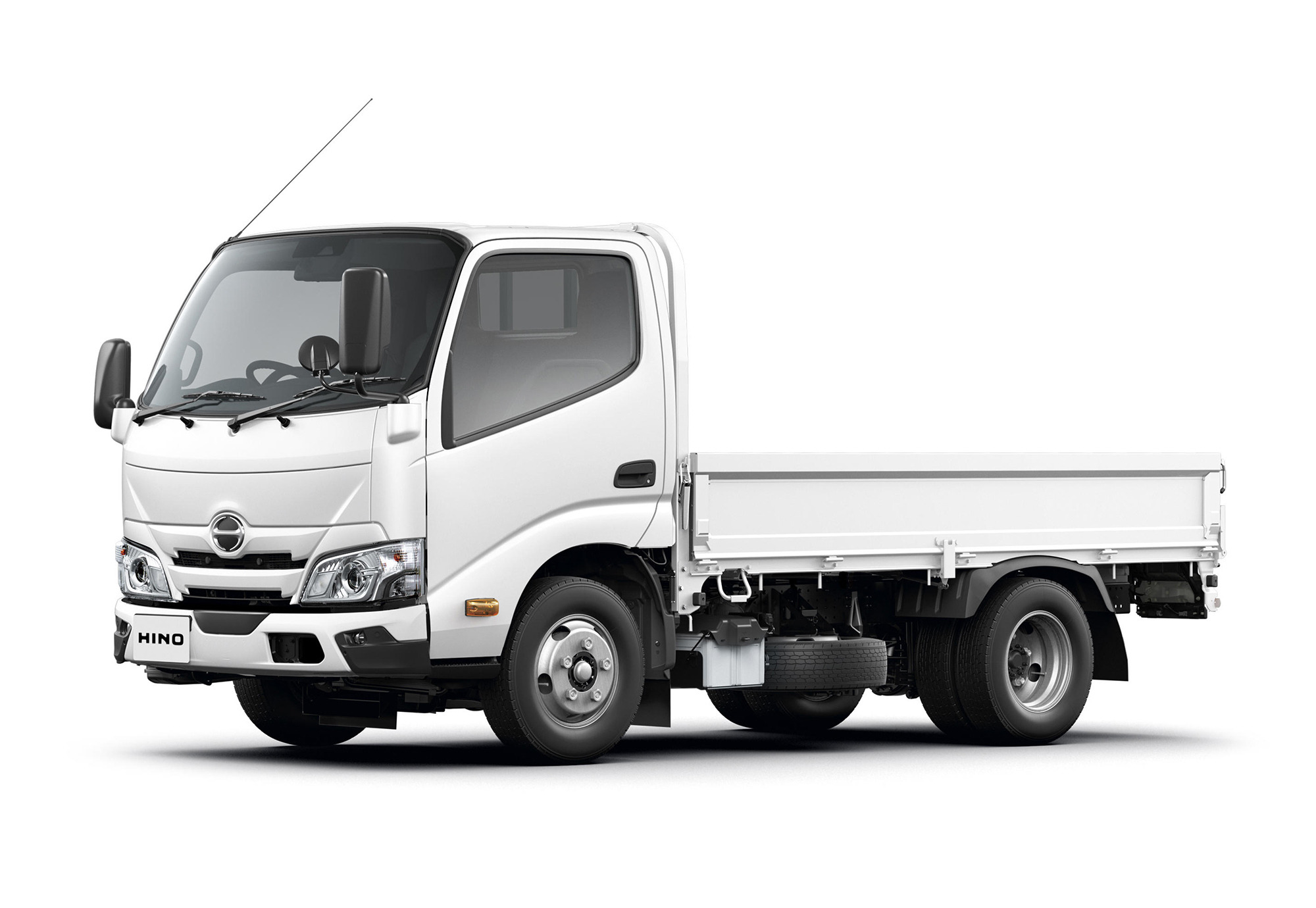 日野の小型トラック『デュトロ』、出会い頭警報を標準化…ATの