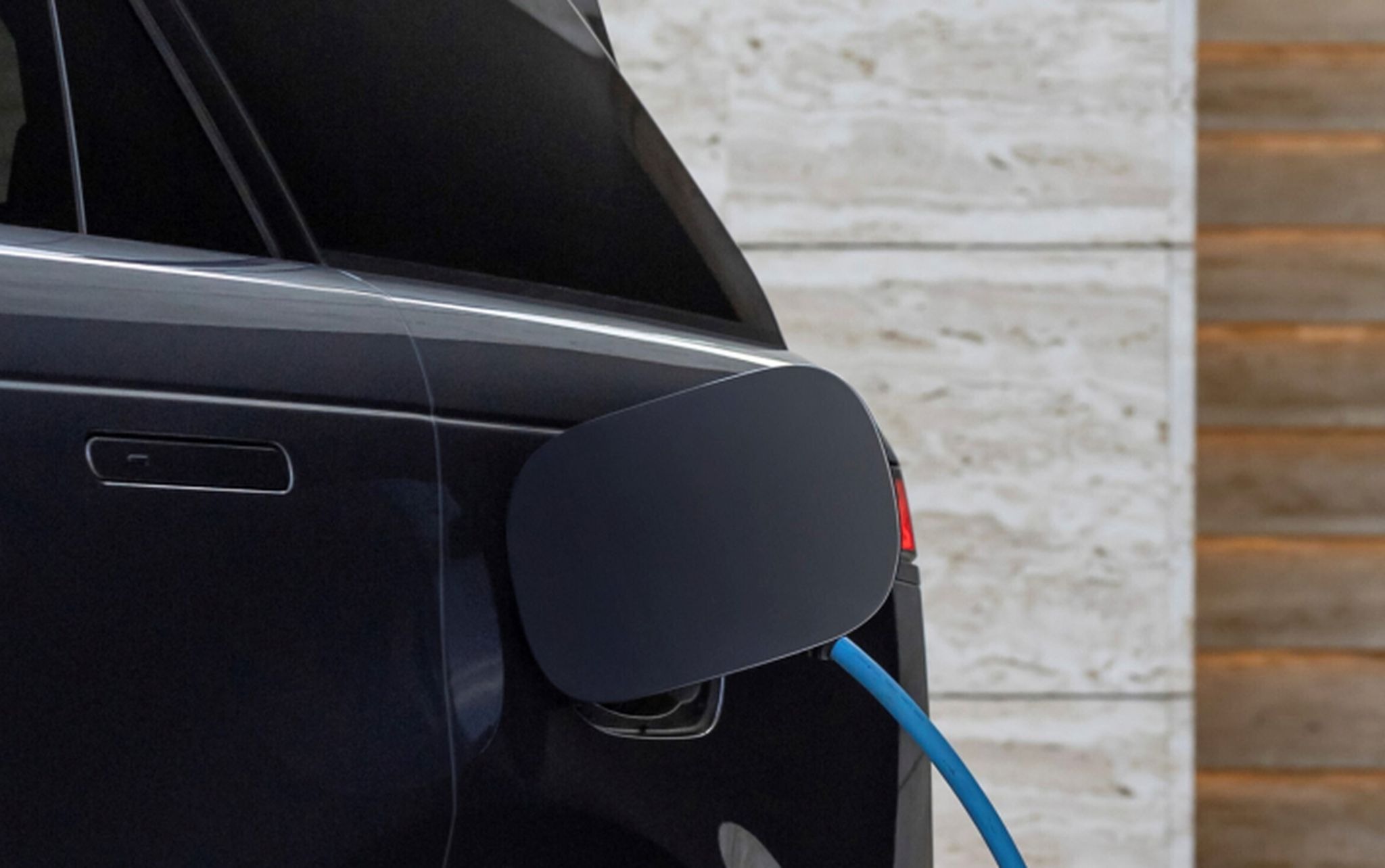 ジャガー・ランドローバー、EV充電コスト削減で「ev.energy」と