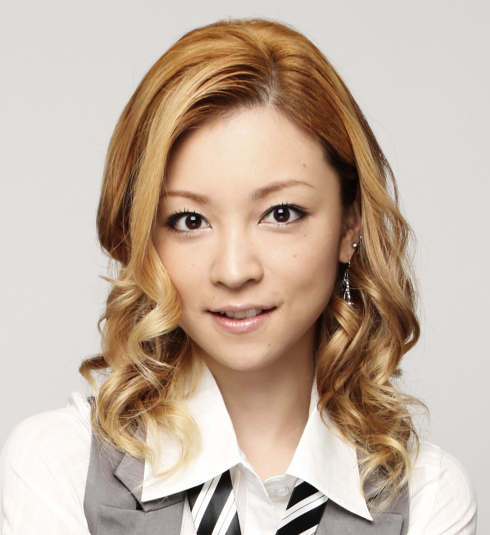 元モー娘。吉澤ひとみ登場！ Paser三芳 12月16日 | レスポンス