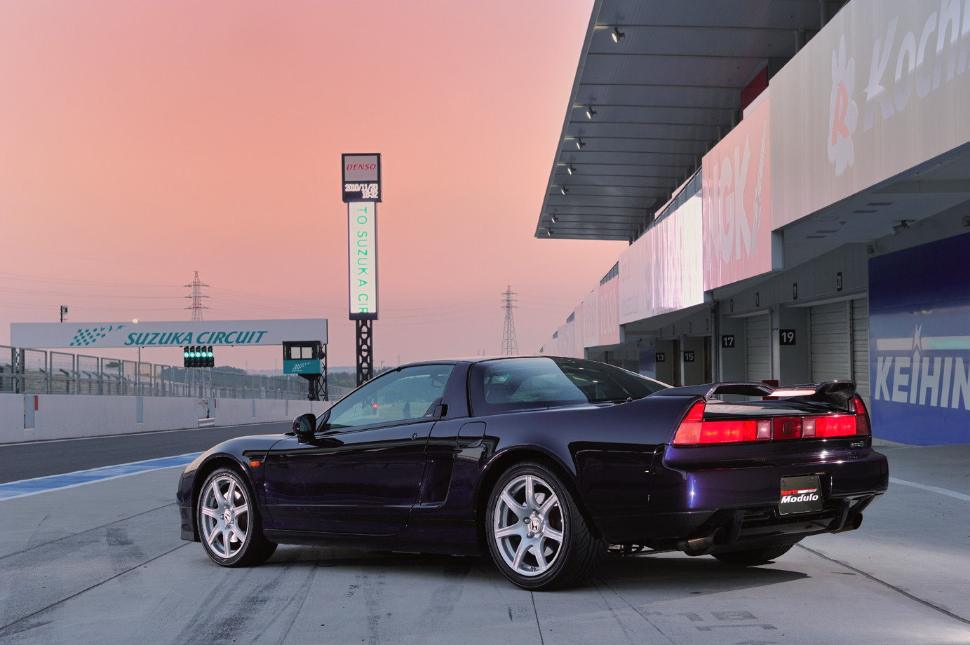 ホンダ NSX、専用純正ディーラーオプションを発売 | レスポンス