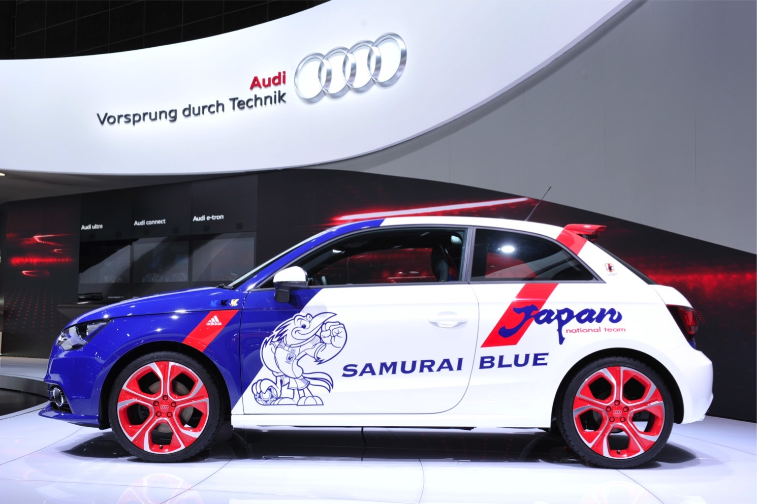 東京モーターショー11】アウディ A1サムライブルー 1台限定発売 東京モーターショー11】アウディ A1サムライブルー 1台限定発売