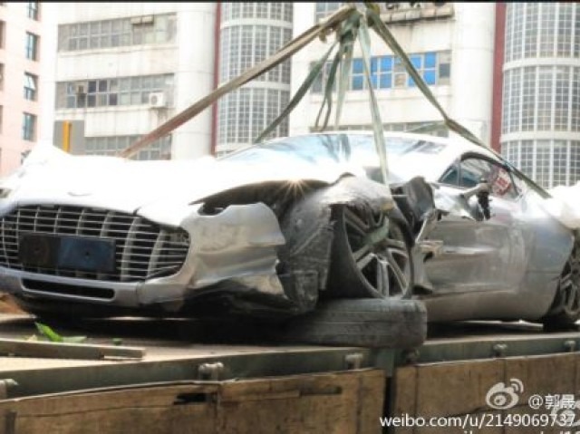 アストンマーチン One-77、香港で早くもクラッシュ | レスポンス