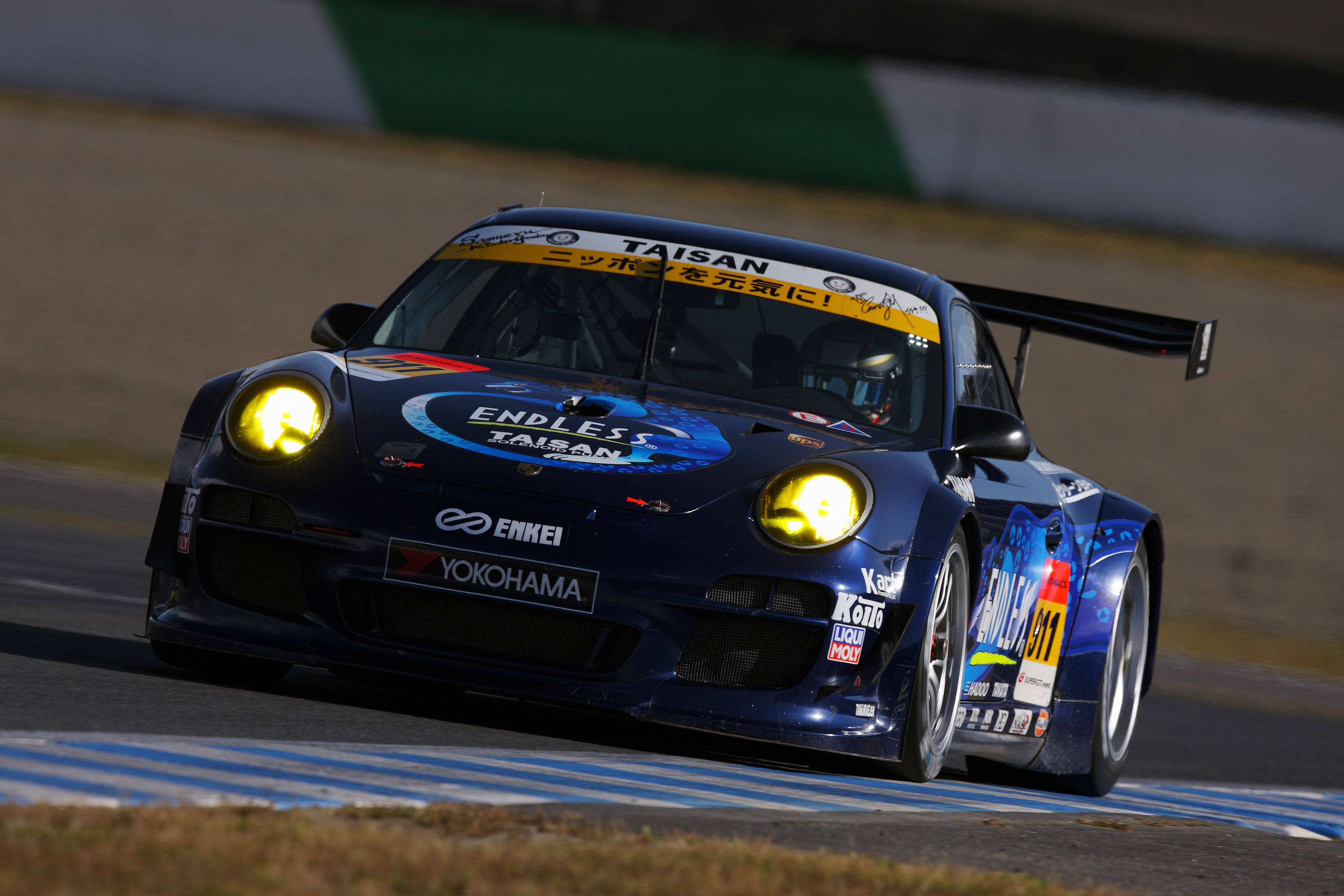 SUPER GT 最終戦】GT300王座は峰尾&横溝ポルシェが大逆転で獲得 SUPER GT 最終戦】GT300王座は峰尾&横溝ポルシェが大逆転で獲得