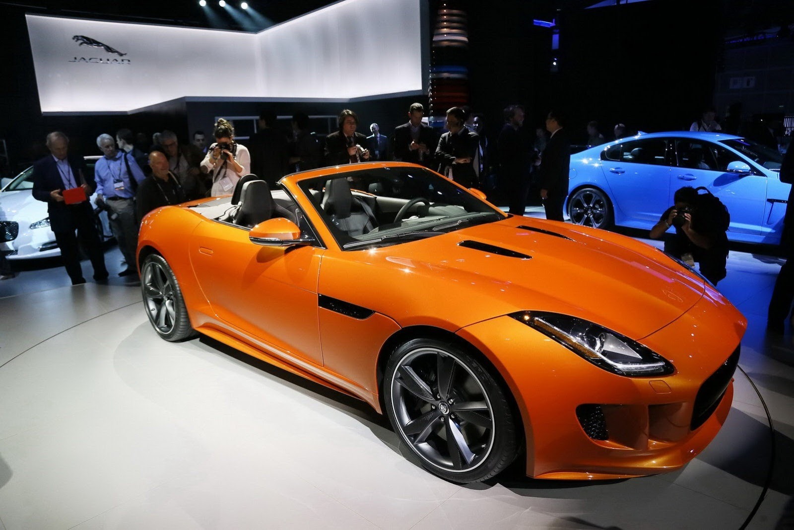 JAGUAR スポーツカー オレンジ