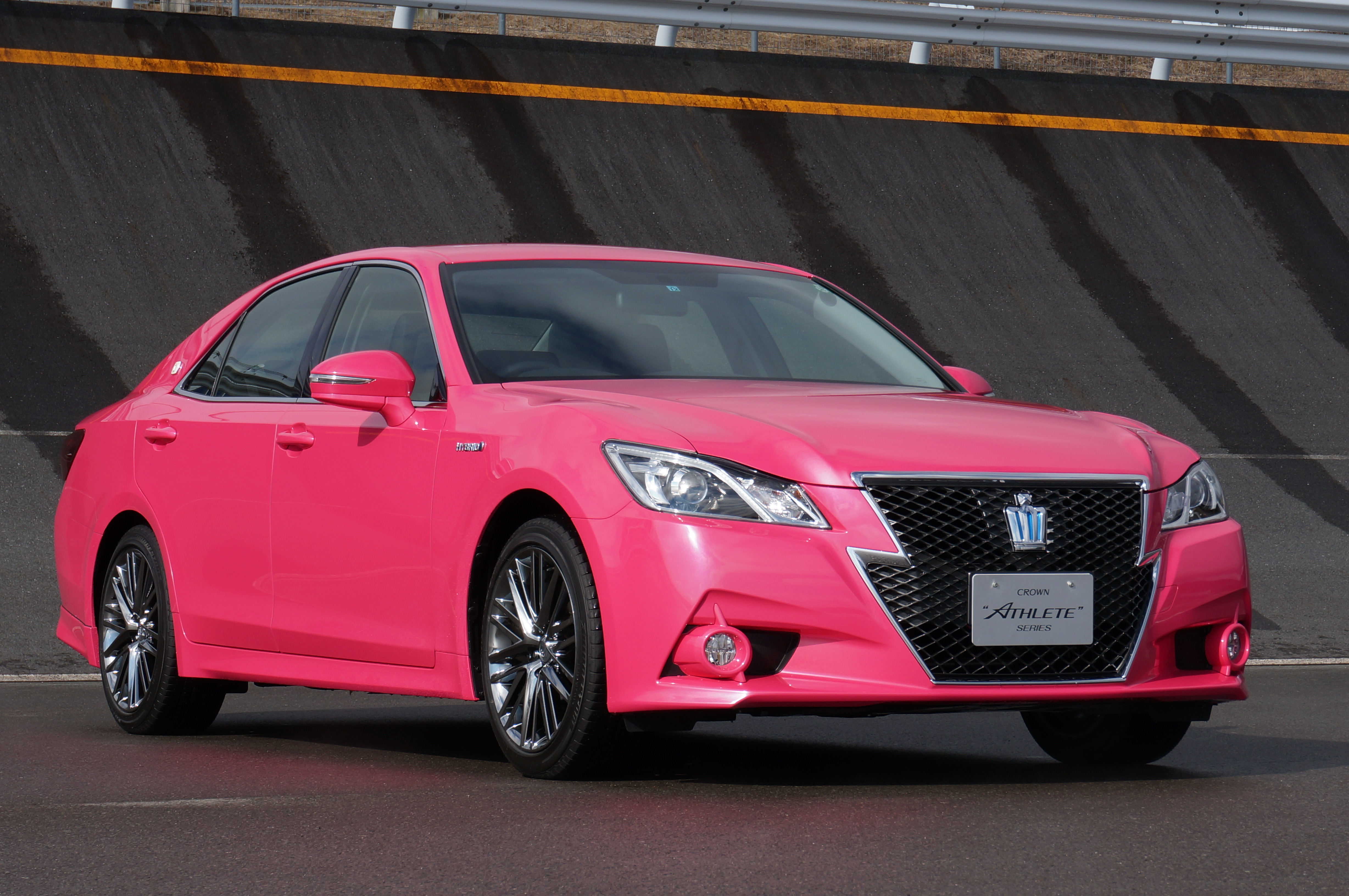 ピンクのクラウン50台が全国のトヨタ店に | レスポンス（Response.jp）