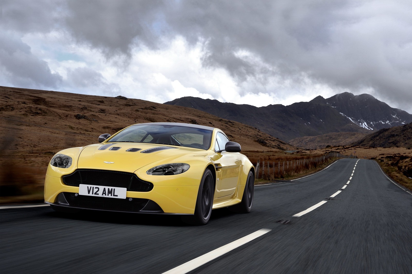 アストンマーチン最速のv12ヴァンテージs 価格公表 英国では13万8000ポンドから レスポンス Response Jp アストンマーチン最速のv12ヴァンテージs 価格公表 英国では13万8000ポンドから レスポンス Response Jp
