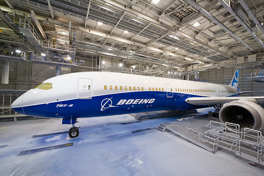 ボーイング、787-9ドリームライナーに新たな塗装を施す