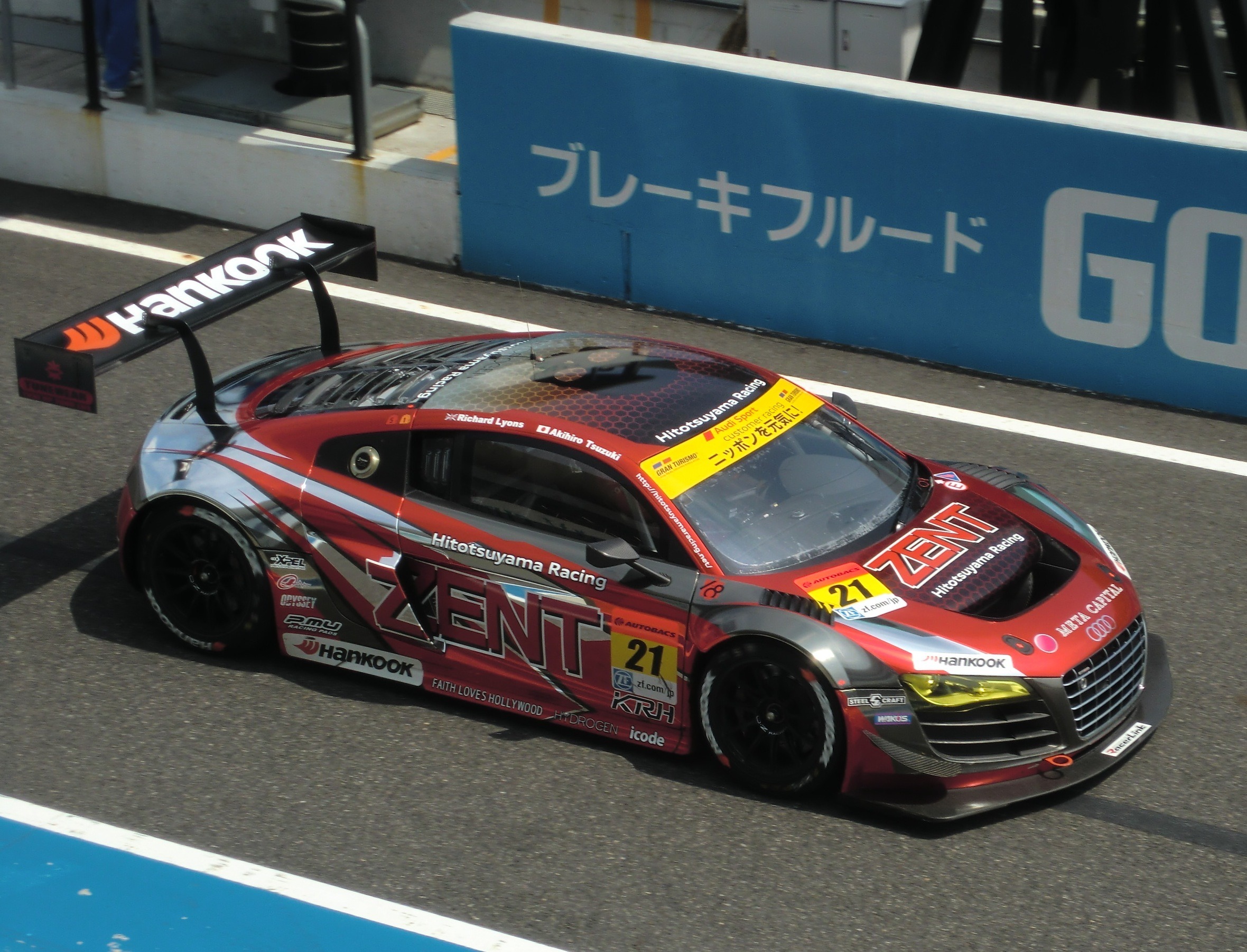 GTレース高度先鋭化の牽引車アウディR8 LMS。Hitotsuyama Racing