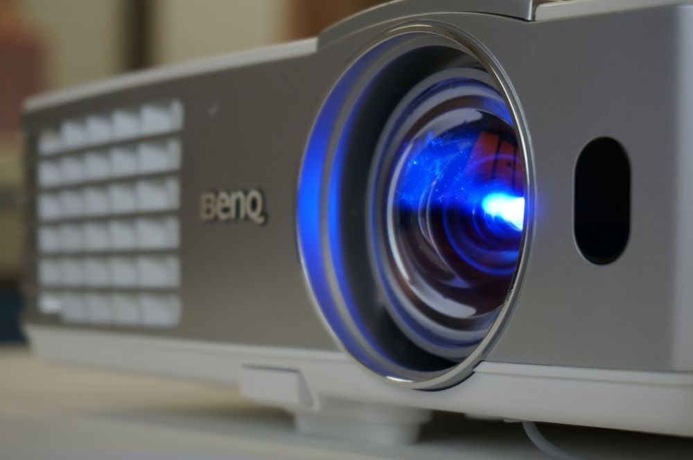 BenQ プロジェクター W1080ST 超単焦点 【公式通販】