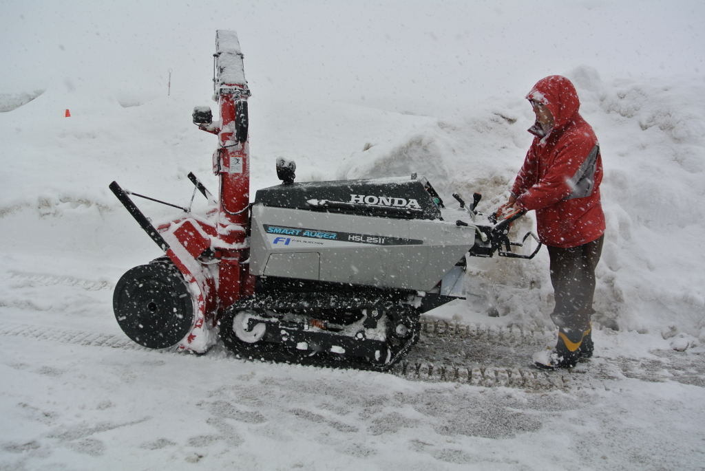 決まりました。HONDA 除雪機 現役