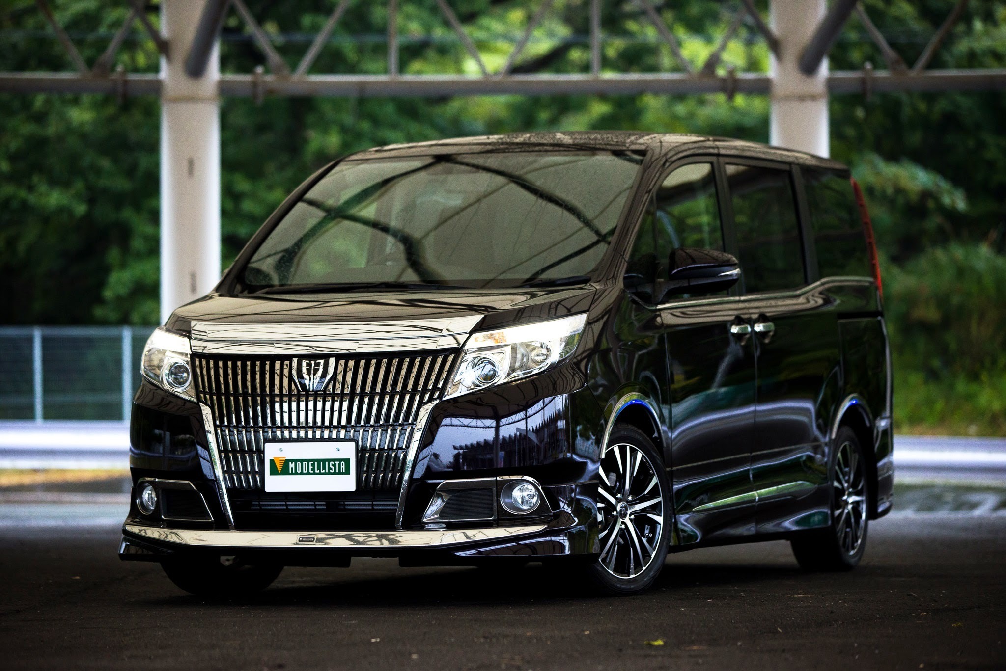 エスクァイアモデリスタ左前側サイド エスクァイアの一部改良、及び特別仕様車に合わせたカスタマイズ