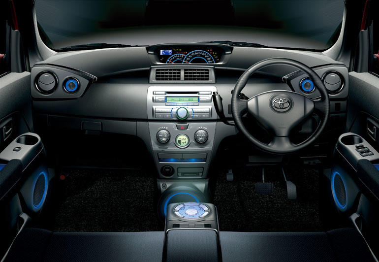 トヨタ　bB　QNC21　スピーカー　イルミネーション トヨタ bB QNC21 スピーカー イルミネーション 9個のスピーカーと