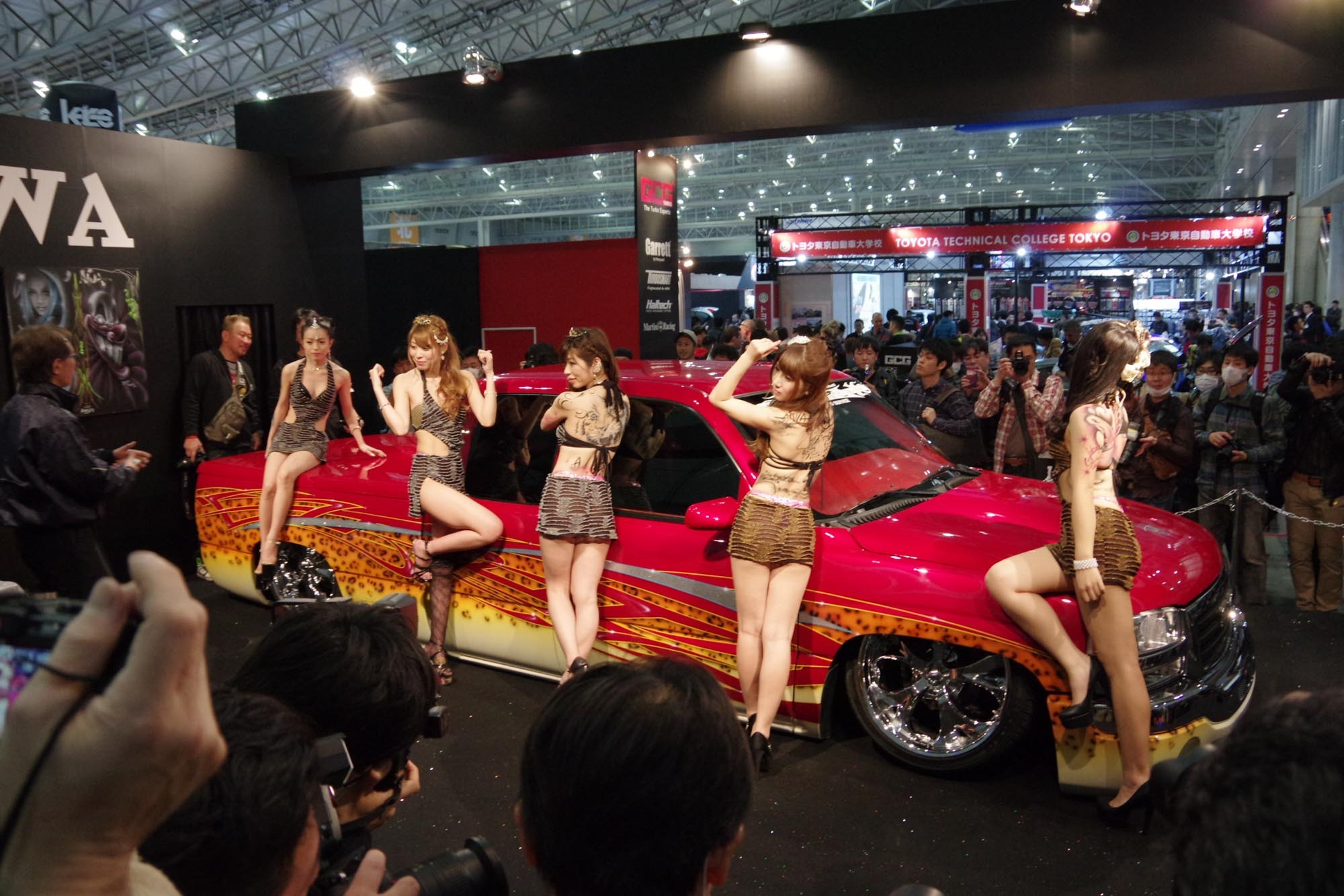 コンパニオンお尻gif 東京オートサロン15】過激コンパニオンで話題のアイワ、今年も納得の注目度 | レスポンス（Response.jp）