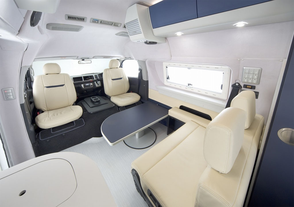 200系ハイエース　フロントシート180度回転 Tilt Swivel Seat 200系ハイエース フロントシート180度回転 Tilt Swivel Seat