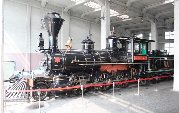 梅小路100年史　梅小路蒸気機関車運転士の百年史JR西日本　国鉄　鉄道省　非売品 梅小路100年史 梅小路蒸気機関車運転士の百年史JR西日本 国鉄 鉄道