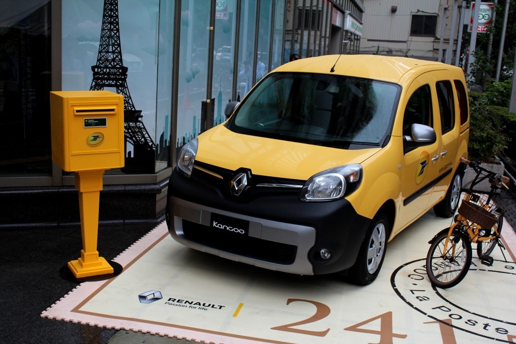 日本未入荷】ルノー カングー LA POSTE ミニカー フランス郵便局