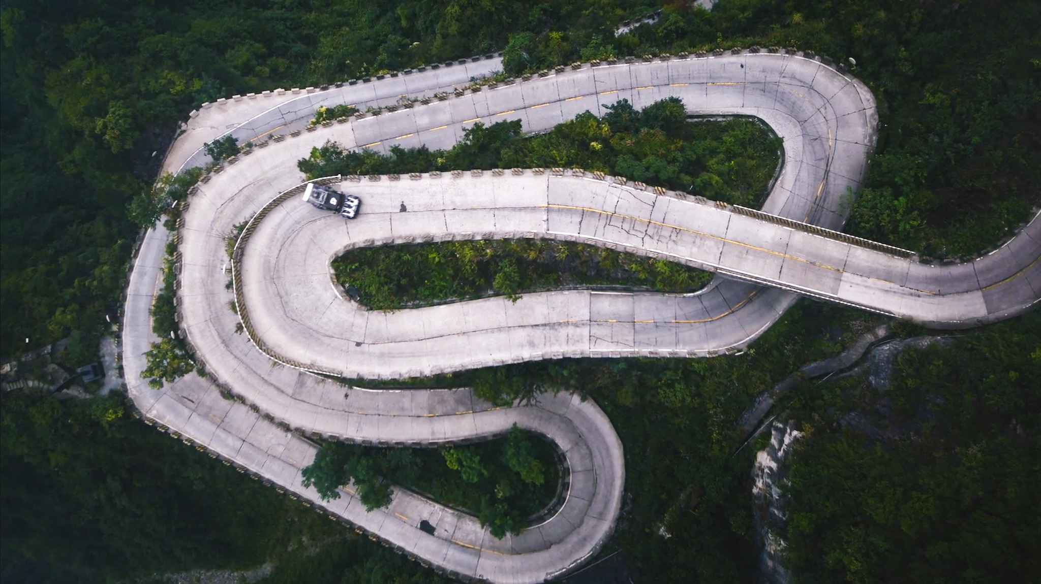 中国で最も危険な峠道 ドリフトで攻めるピックアップ ケン ブロック 動画 1枚目の写真 画像 レスポンス Response Jp