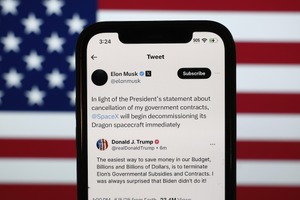 テスラの時価総額が1日で22兆円消失、マスク氏とトランプ氏の決裂受け 画像