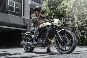 400ccクルーザーの代表格、カワサキ『エリミネーター』2026年モデルは新色&新グラフィックに 画像
