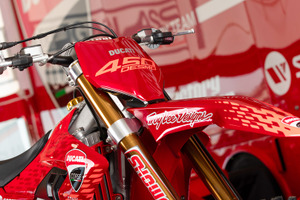 「しっかりドゥカティ感」ブランド初の“強烈”モトクロス専用車『Desmo450 MX』に熱視線! 画像