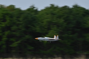 スバル、防衛装備庁へ遠隔操作型支援機の実験機を納入 画像