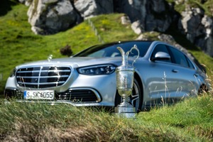 メルセデスベンツ『Sクラス』、1台限りのカスタマイズ仕様が「トロフィー返還式」に起用…ゴルフ全英オープン 画像