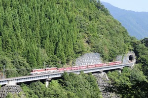 日本一の急勾配、大井川鉄道の90パーミルを歩く　アプト式35周年でツアー企画 画像