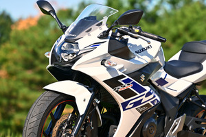 【スズキ GSX250R 試乗】ハンドリングは「小さなハヤブサ」!? 250ccらしからぬ独自の存在感…伊丹孝裕 画像