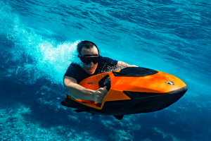 ランボルギーニが史上最強の「水中スクーター」開発!? 「SEABOB SE63」は2026年発売へ 画像