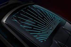 サンルーフにアンビエントライト、クラレ「SkyViera」がマヒンドラのEV2車種に採用 画像
