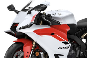 待望の新型ヤマハ『YZF-R9』日本発売! 軽量フレーム&3気筒エンジンで「速く、親しみやすいスーパースポーツ」149.6万円 画像