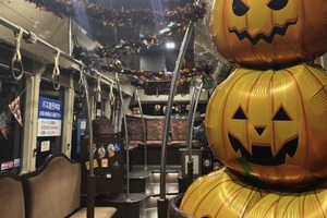 ハロウィンバス運行開始、両備バスが特別企画 お菓子プレゼントも 画像