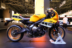 「黄色い」ネオレトロバイクがサプライズ公開! 往年の“スピードブロック“再現した新『XSR900GP』…ジャパンモビリティショー2025 画像