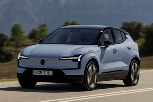 ボルボ最小電動SUV『EX30』、シングルモーターと「クロスカントリー」追加…米2026年モデル 画像