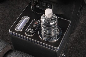 新型ダイハツ『ムーヴ』専用LEDコンソールボックスが発売、純正のようなフィット感 画像