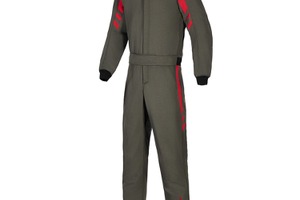 アルパインスターズ、4輪競技向けレーシングスーツなど2026年ラインナップが発売 画像