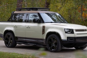 SUV『ディフェンダー』、世界初のピックアップトラックにカスタム…英アーバン 画像