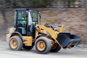 高速走行仕様 ミニホイールローダーが登場!! Cat『903』に追加設定 画像