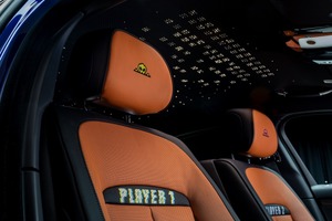 運転席は“PLAYER 1” ロールスロイスと8ビットゲームがコラボ!? 世界に1台の「ゴースト・ゲーマー」公開 画像