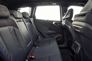 BMW『X3』609台をリコール…ヘッドレストが頭部を十分に保護できないおそれ 画像